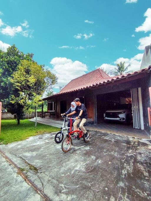 Ndalem Arsita Yogyakarta Exterior photo